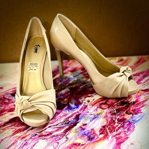 🙀 3/$18 | 9W Beige Peep Toe Knot High Heels Fioni Size 9 Wide